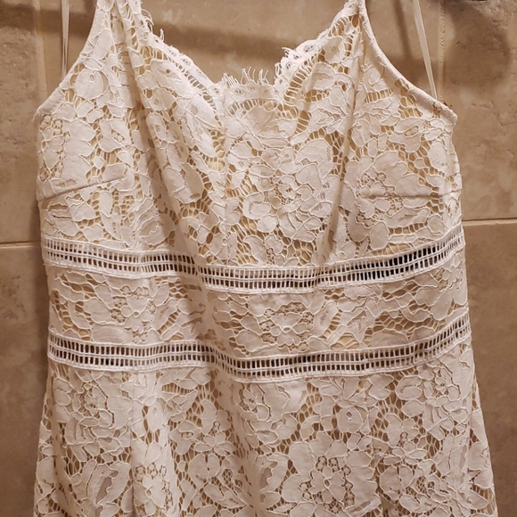 White lace dress, midi, size 10, criss cross strap - Picture 6 of 6